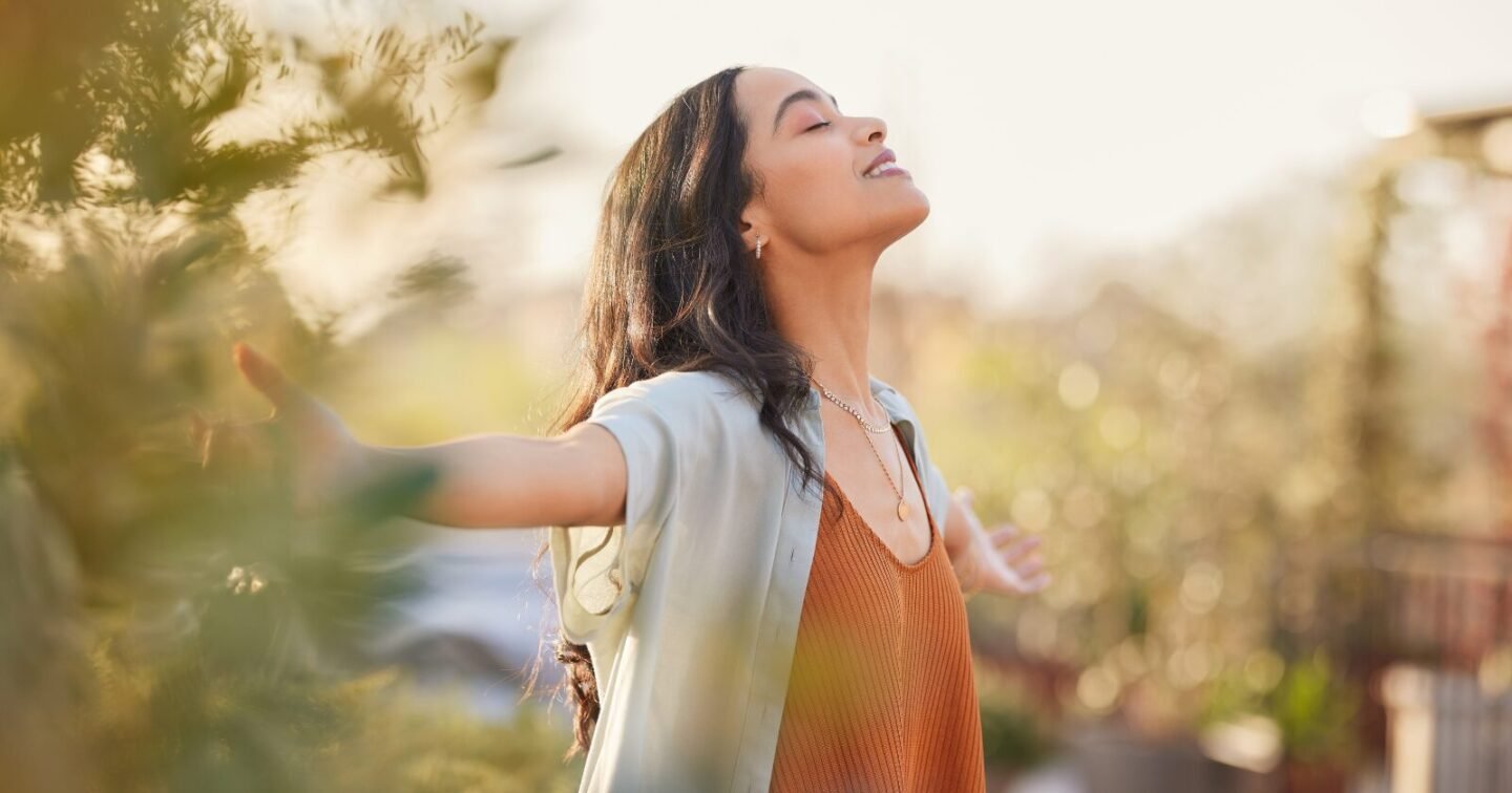 ​9 subtle signs a woman has a genuinely kind heart, according to science