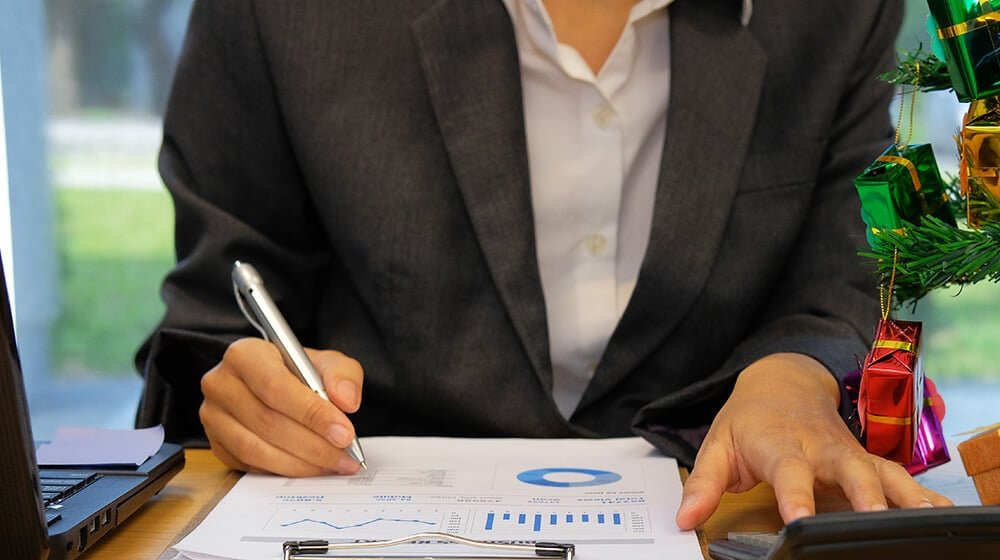 How to Create a Gift Budget for Your Business