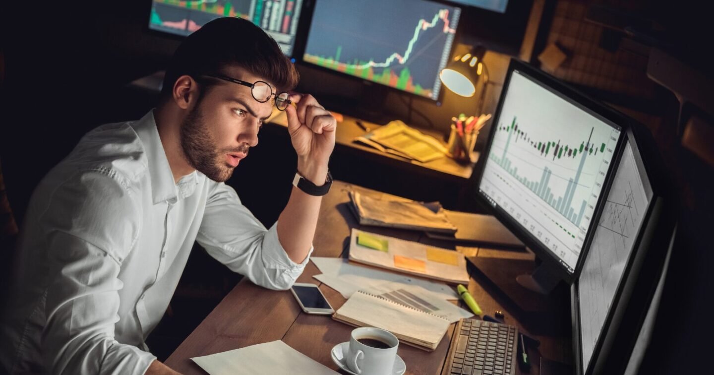 ​8 daily habits you don’t realize are keeping you poor and unhappy