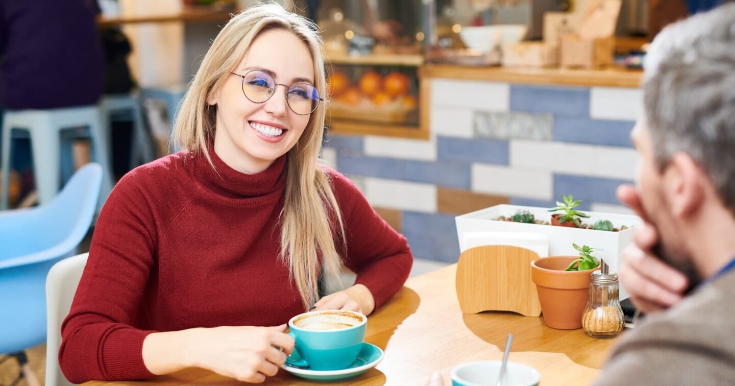 People who have a smile on their face but are actually unhappy deep down usually display these 8 behaviors