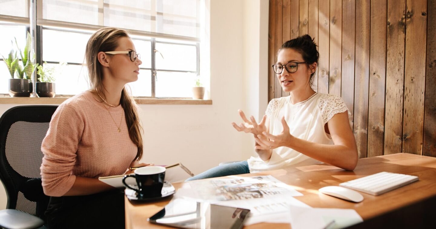 ​8 signs of someone who was deprived of a happy childhood, according to psychology