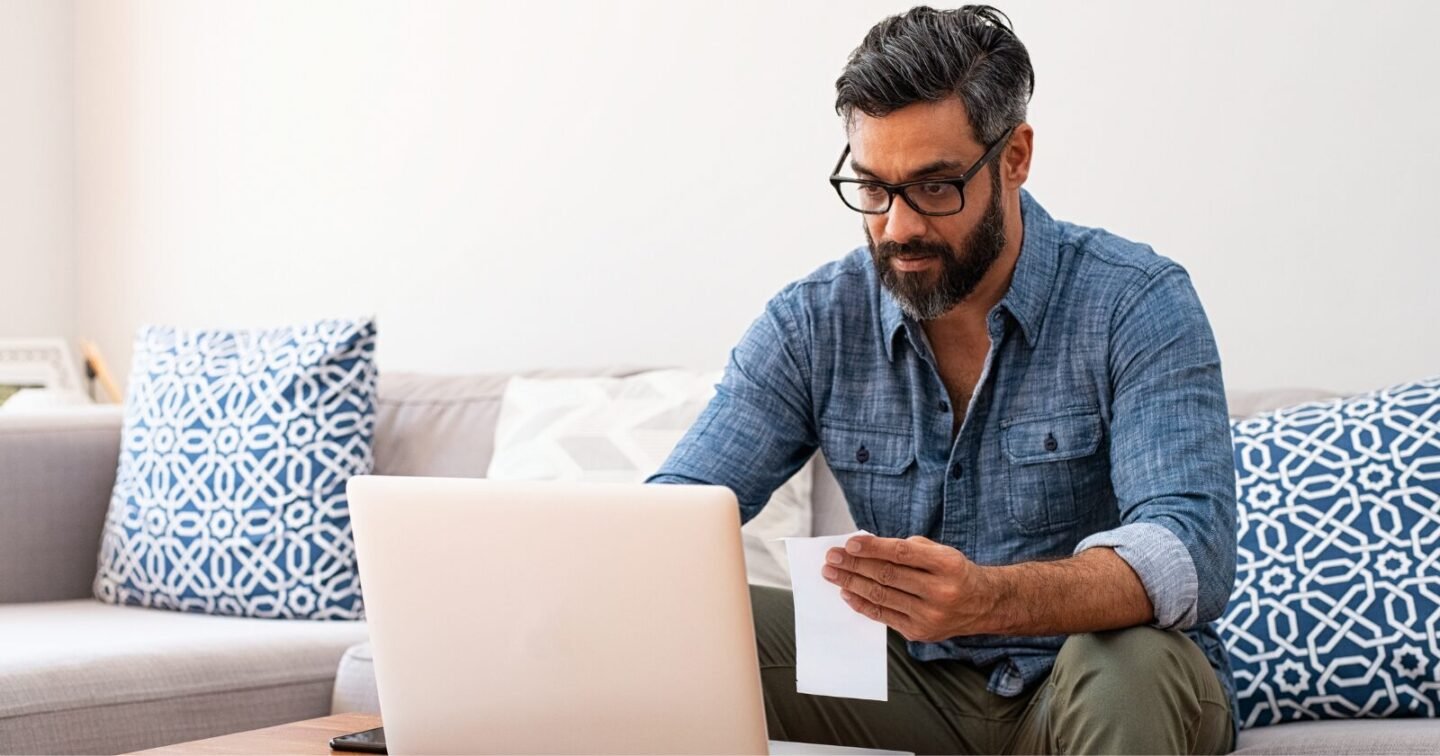 7 unique habits of people who can never get out of debt, according to psychology