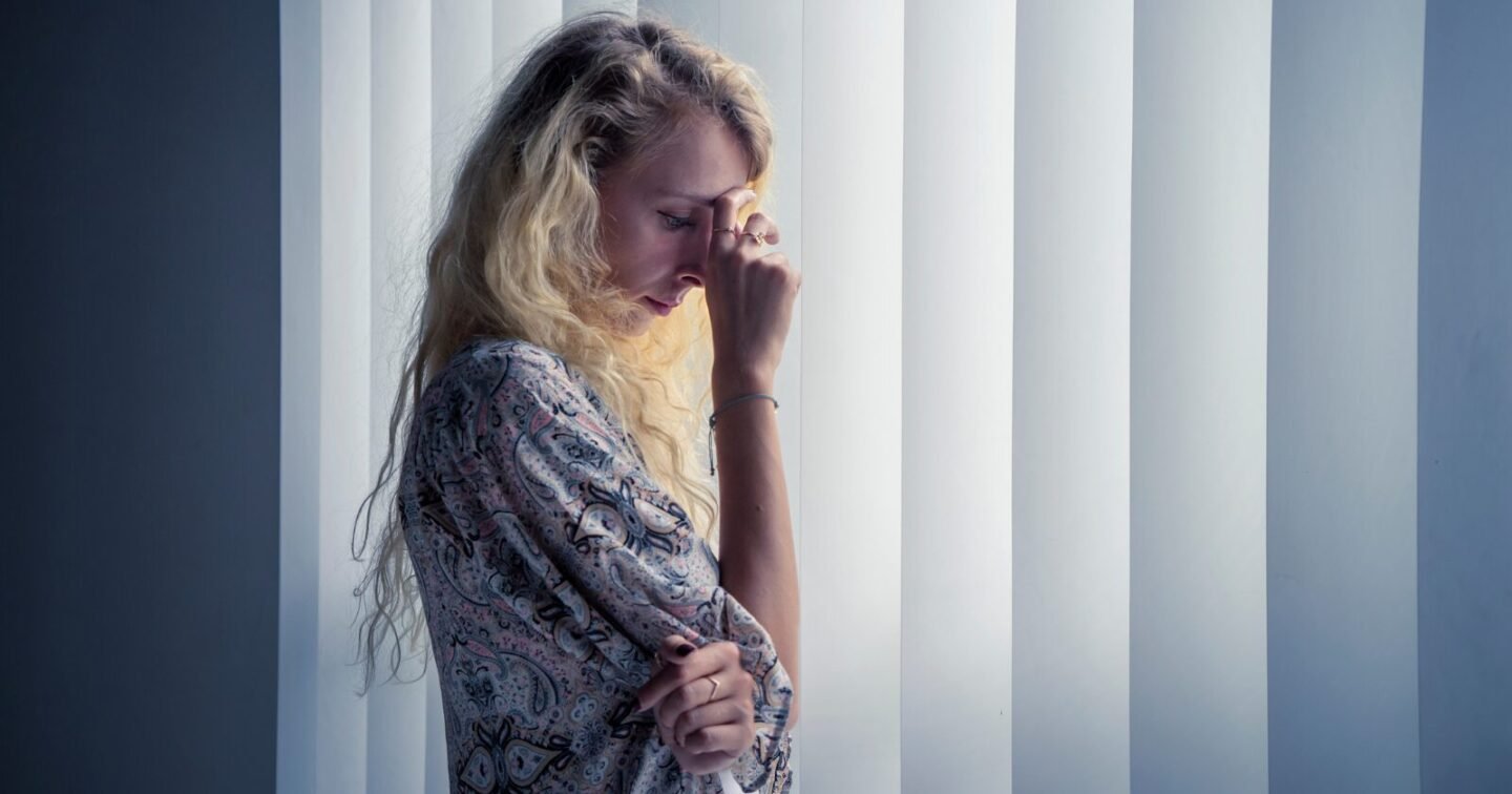 ​7 subtle behaviors of women who are secretly insecure of their looks, says a psychologist
