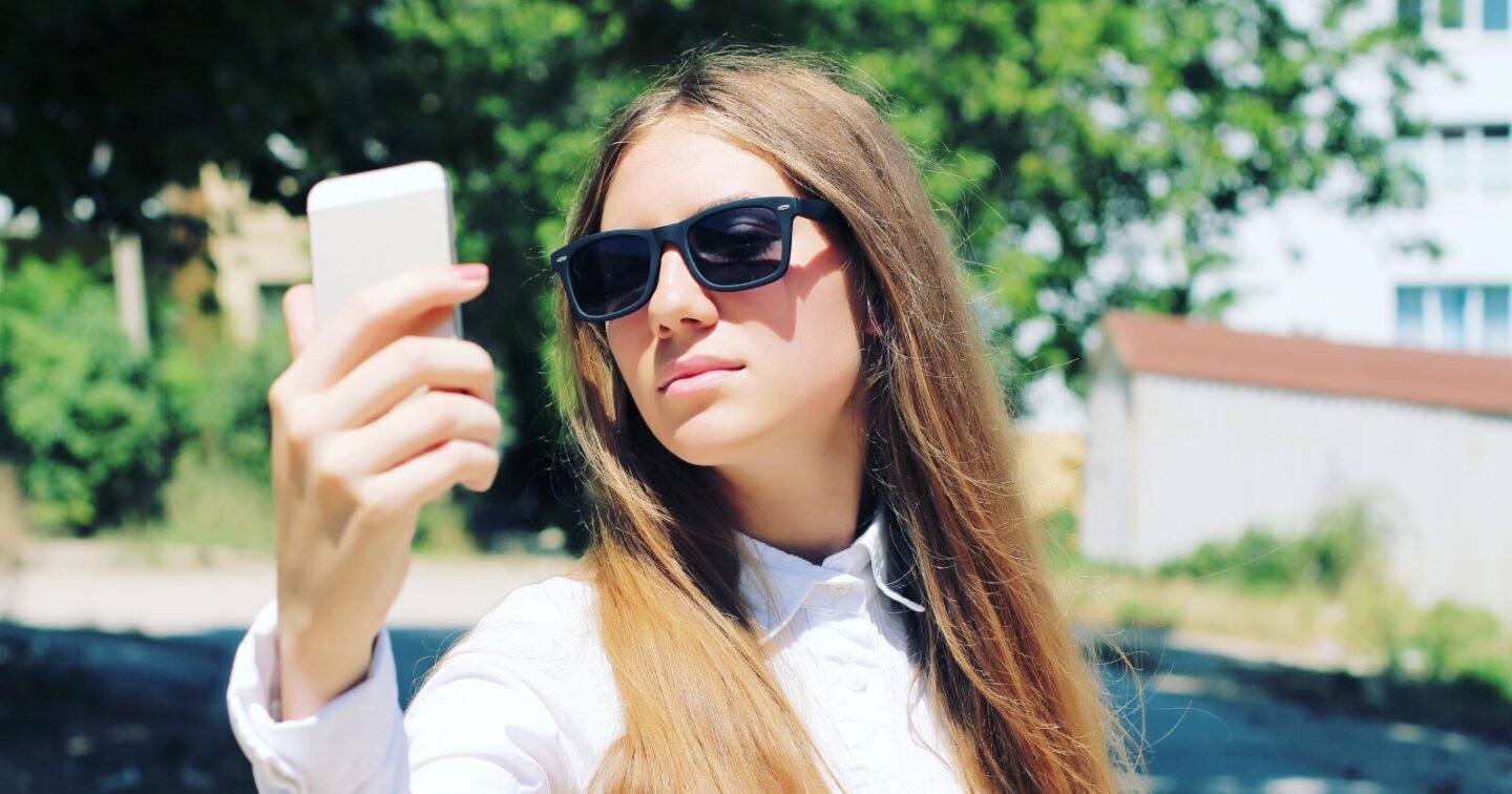 ​9 behaviors of people who believe that money can buy class, according to psychology