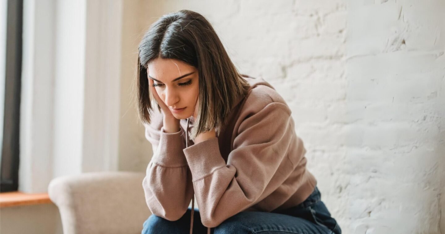 ​8 signs you had an emotionally unfulfilling childhood (without even realizing it)