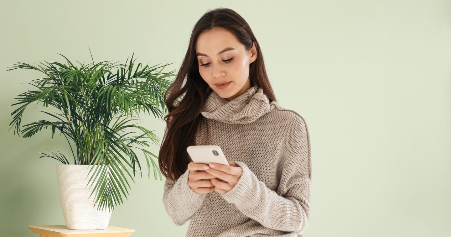 ​People who express themselves better through text than speaking usually display these 9 behaviors, according to psychology