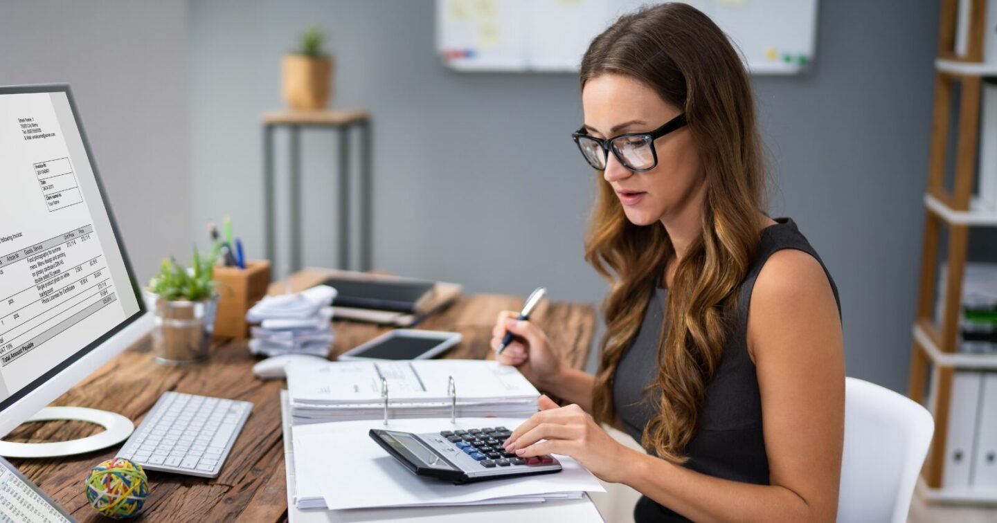 ​10 types of people you probably shouldn’t trust with money, according to psychology