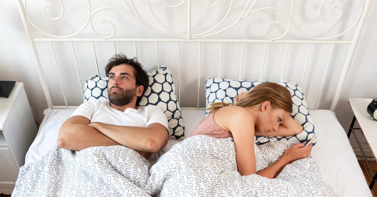 ​7 behaviors of women who are bored in their relationship (but won’t admit it)