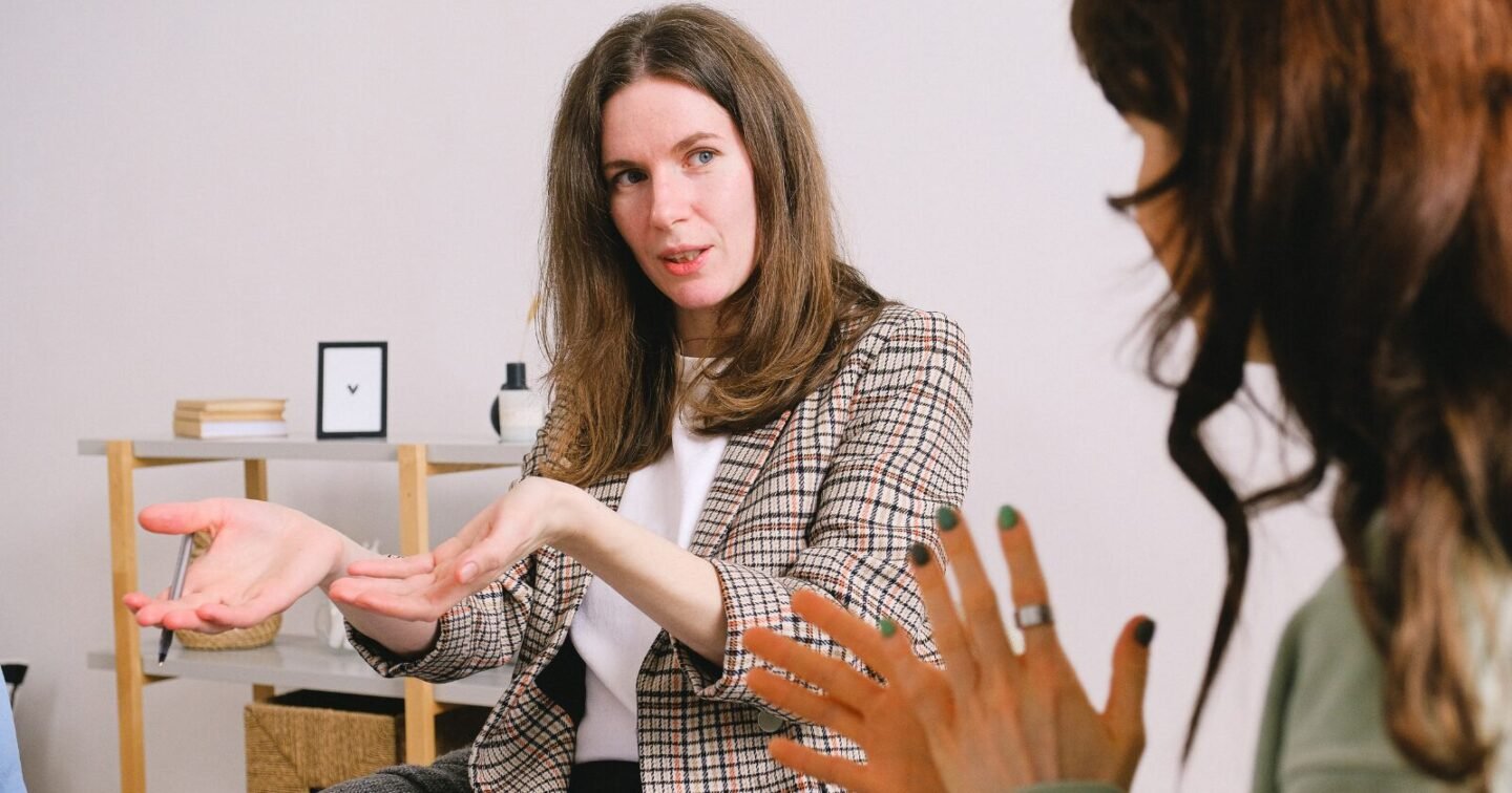 ​8 phrases people use when they’re lacking in intellect and sophistication, says psychology