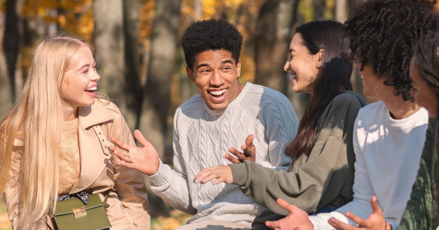 ​People who try too hard to be charming and funny usually display these 7 behaviors (without realizing it)