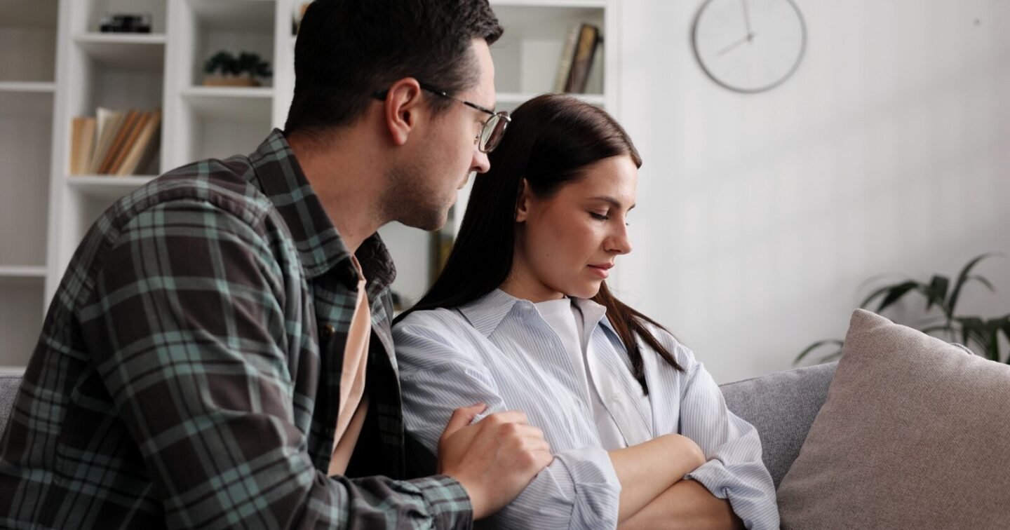 8 things you don’t realize you’re doing because you’re dating the wrong person