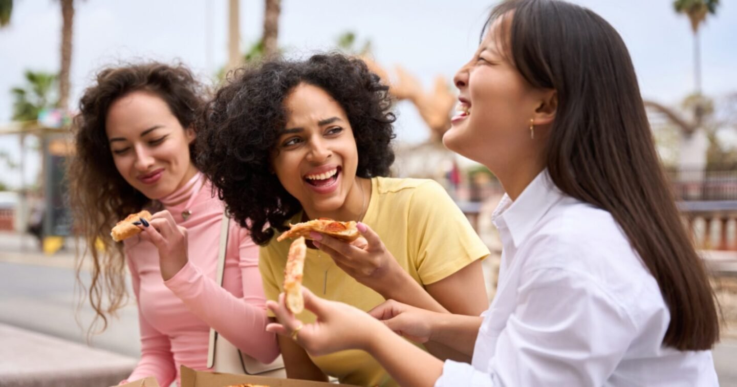 ​8 subtle behaviors of naturally funny people, says a psychologist