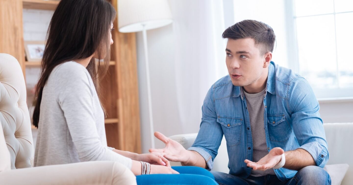 ​8 types of people you should never trust, according to psychology