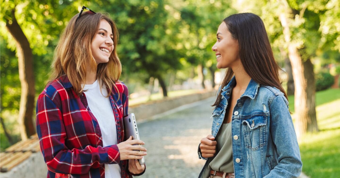 ​8 simple ways to brighten someone’s day when they’re feeling sad, according to psychology