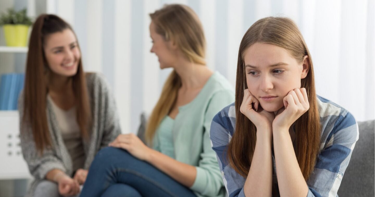 ​7 subtle signs a friendship is falling apart (says a relationship expert)
