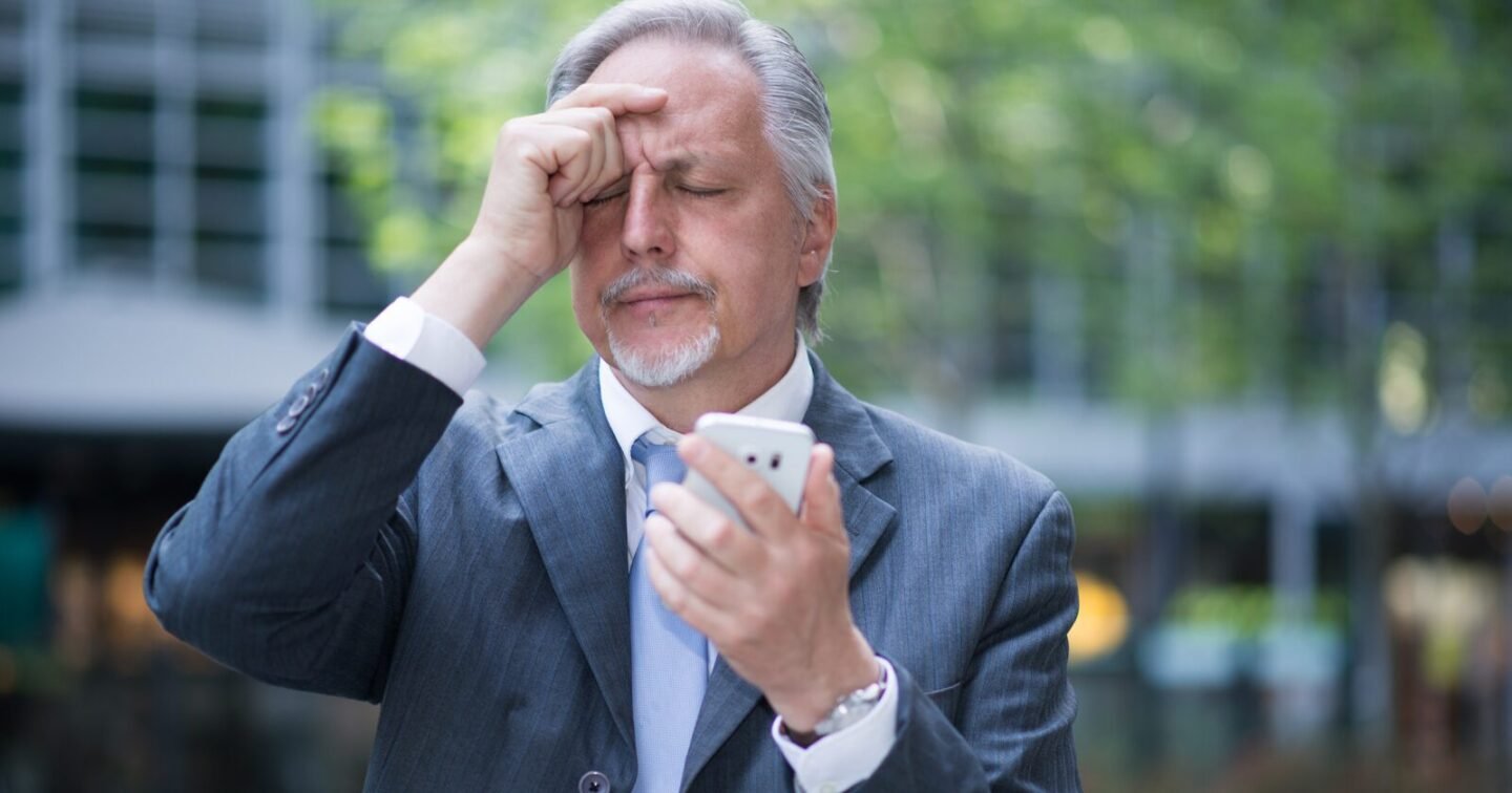 ​People who get left behind and forgotten as they get older usually display these behaviors (without realizing it)