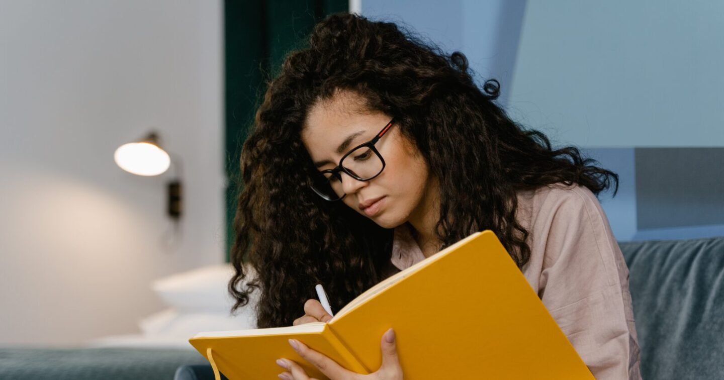 ​7 evening habits of people who live a happier life than 95% of people