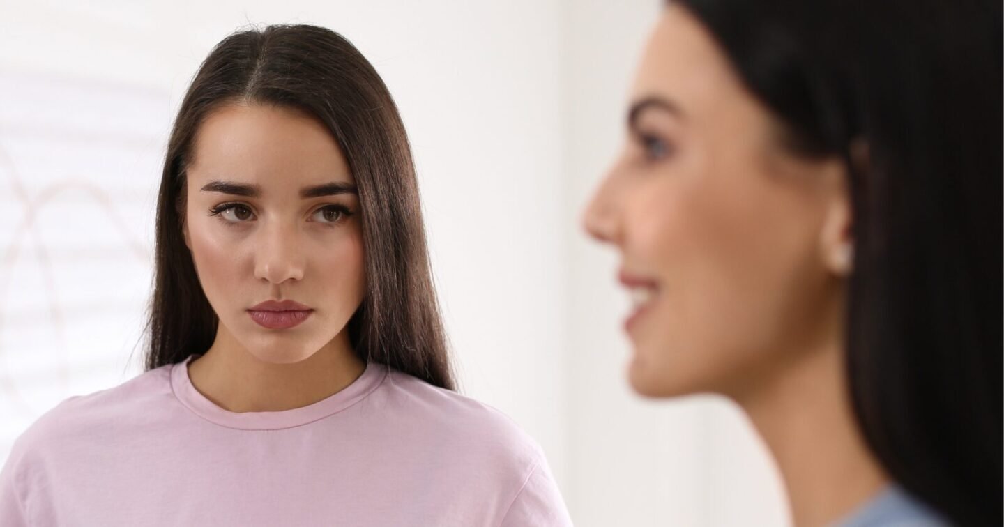 ​9 subtle behaviors that signal people secretly envy you (but will never admit it)